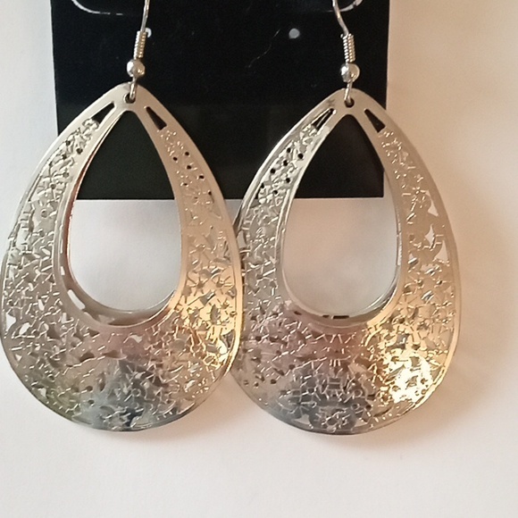 Faux silver  earrings - Picture 2 of 2